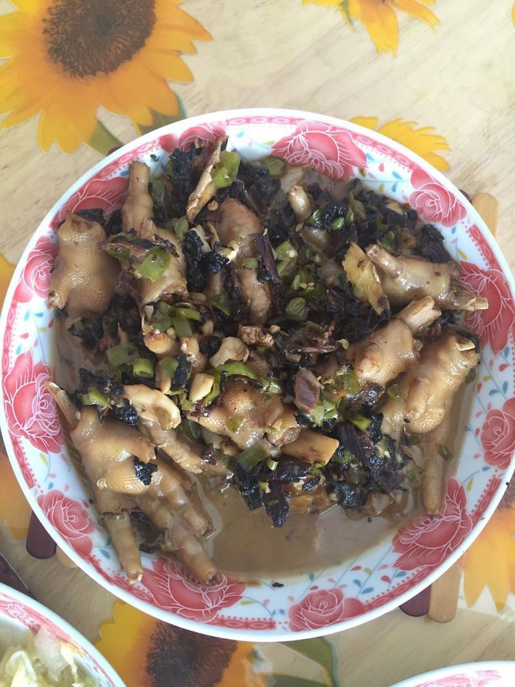 梅干菜烧鸡爪的做法