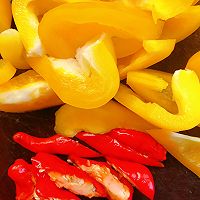 #食在幸福年 总有新花样#彩椒炒腊肉的做法图解3