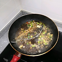 红烧鲫鱼的做法图解4