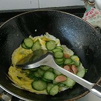 黄瓜炒鸡蛋火腿肠的做法图解4