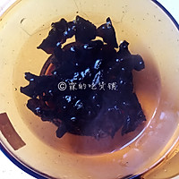 炝拌双耳的做法图解1
