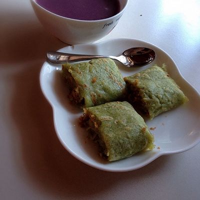 宝宝营养早餐：紫薯小米糊加西兰花肉松饼～
