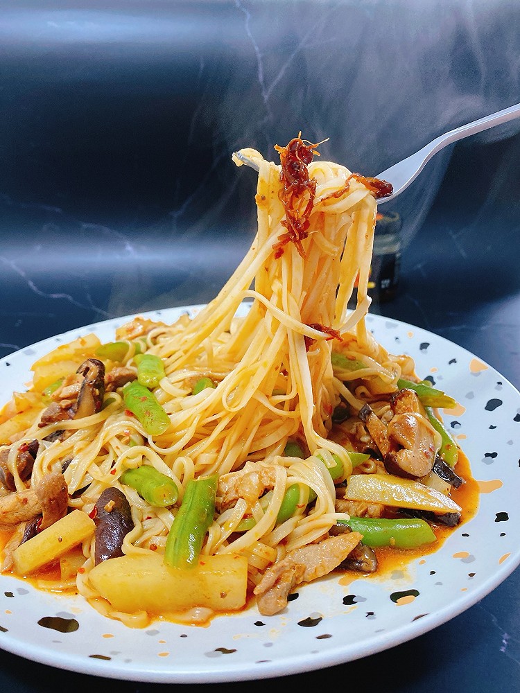 豆角焖面｜秘籍酱料好吃到舔盘的做法