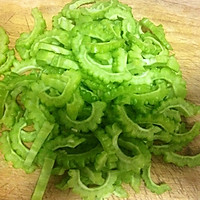 苦瓜炒肉的做法图解3