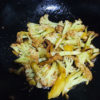 #葱伴侣豆瓣酱能蘸善炒#五花肉炒花菜的做法图解7