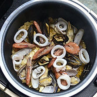 西班牙海鲜饭 #铁釜烧饭就是香#的做法图解13