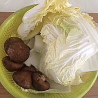 大白菜香菇猪肉水饺的做法图解1
