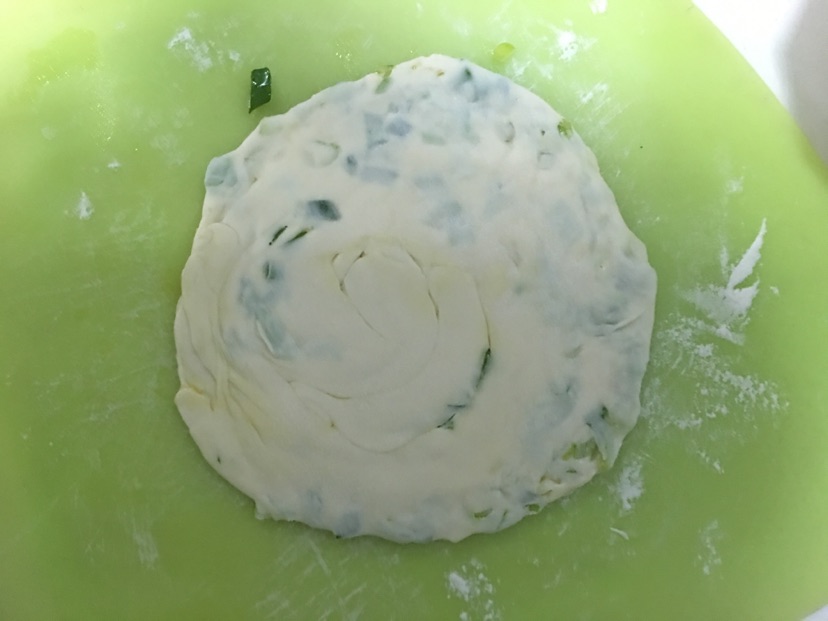 葱花油饼的做法图解3