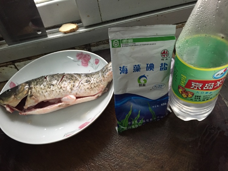 清蒸鲫鱼的做法图解1