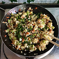 #让宝贝爱上每一顿饭#什锦蛋炒饭的做法图解11