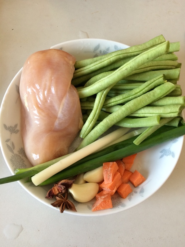 鸡丝豆角焖面的做法图解1