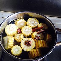 玉米排骨瘦身养生汤。的做法图解4