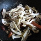 蘑菇饭的做法图解3