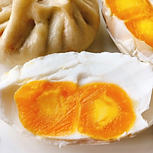 咸鹅蛋的家常腌制方法，个个出油，学会了可以腌制各种蛋