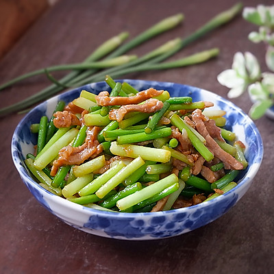 蒜苔炒肉丝