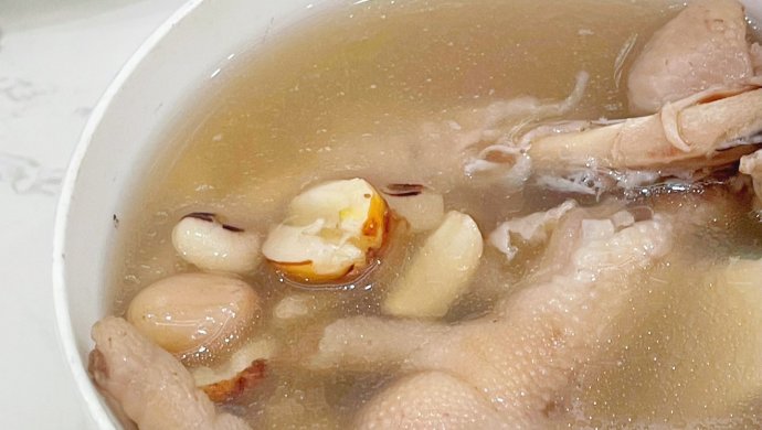 健脾祛湿的花生眉豆鸡脚汤
