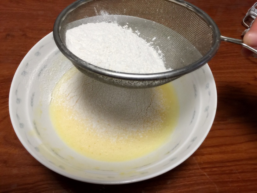 彩绘娃娃蛋糕卷的做法图解5