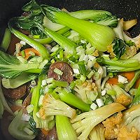 #本周热榜#时蔬腊肠杂粮饭的做法图解5