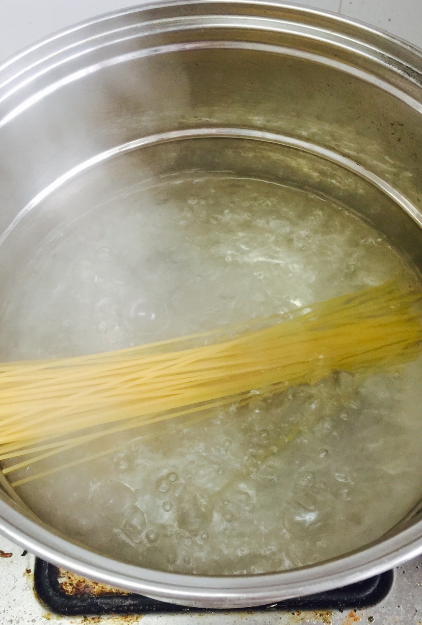 黑椒青豆意面的做法图解2