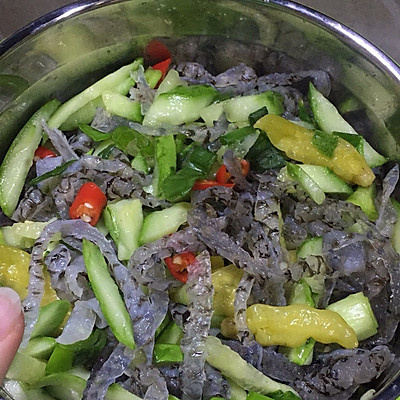 凉拌泡椒鱼皮