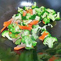 #东古525掌勺节#西蓝花炒猪肝的做法图解3