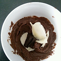 巧克力酱的去处—巧克力冰淇淋的口感的做法图解1
