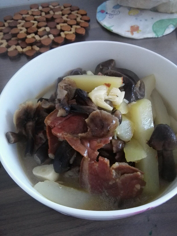 金华火腿炖土豆蘑菇