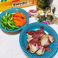 #金龙鱼橄榄油调和油520美食菜谱#一饭一蔬之尖椒腊肉的做法图解1