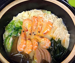 鲫鱼鲜虾砂锅的做法
