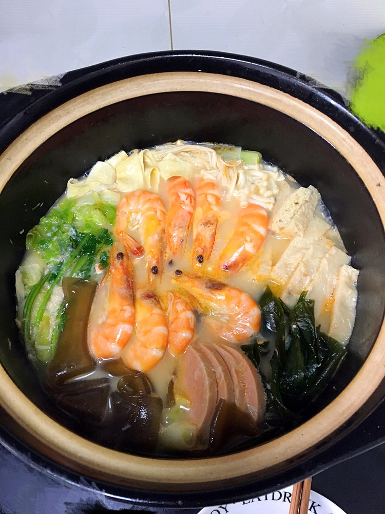 鲫鱼鲜虾砂锅的做法