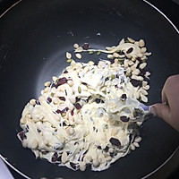蔓越莓花生牛轧糖的做法图解6
