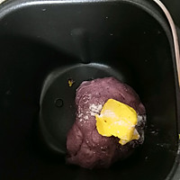 紫色梦幻|紫薯麻薯肉松软欧包的做法图解3