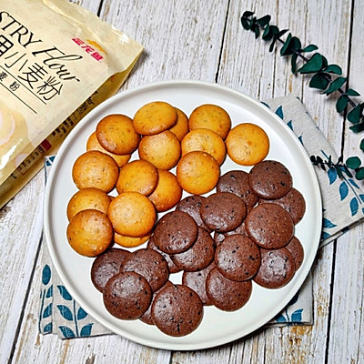 一口一个又香又脆的芝麻脆片饼干