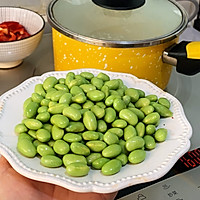 绝配色.红椒烧毛豆的做法图解2