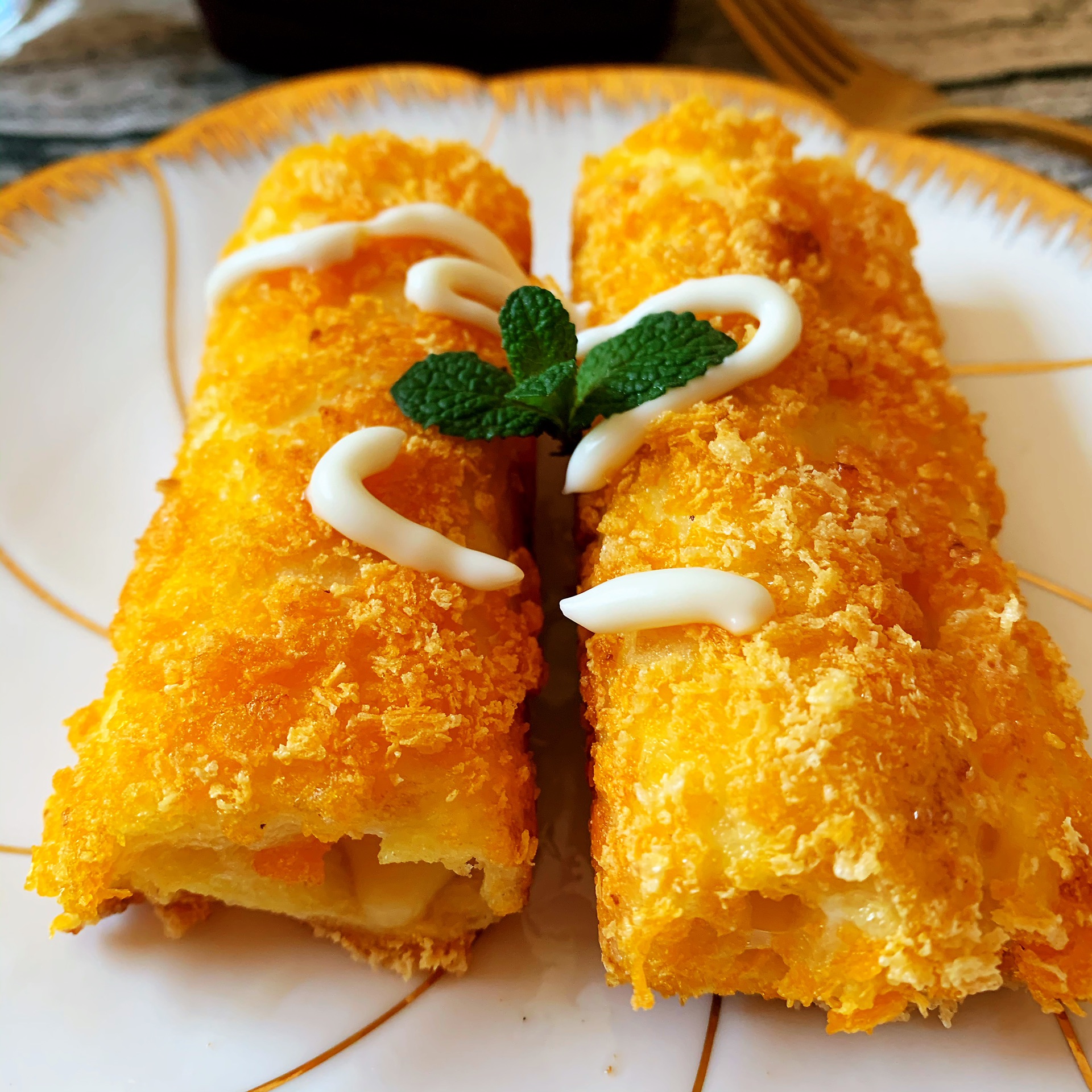 Xiaobai must learn breakfast fried cheese toast roll ham sausage