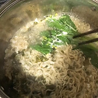 快手晚餐一人食-海味蛋面的做法图解4