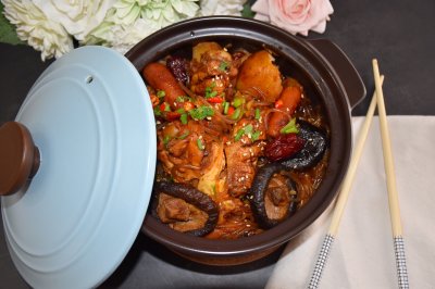 鸡腿鸡翅香菇粉条煲