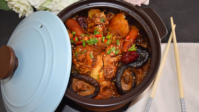 鸡腿鸡翅香菇粉条煲
