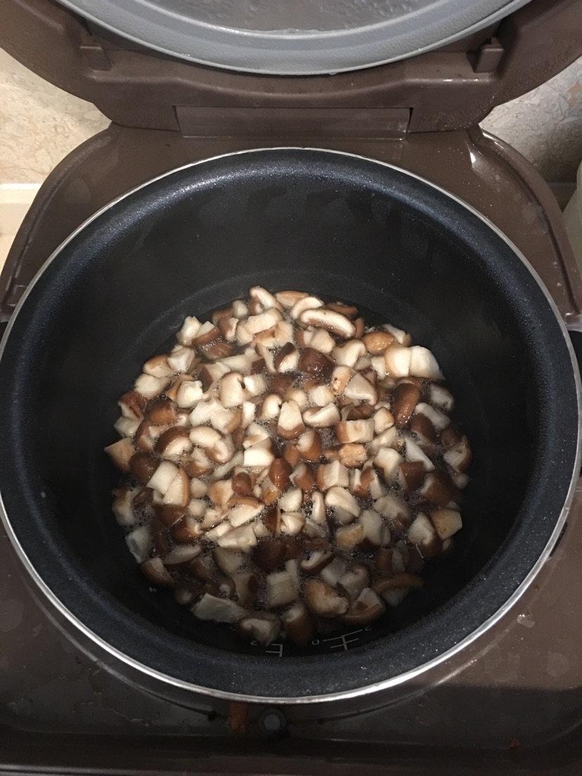 少油少盐的香菇牛肉酱的做法图解3