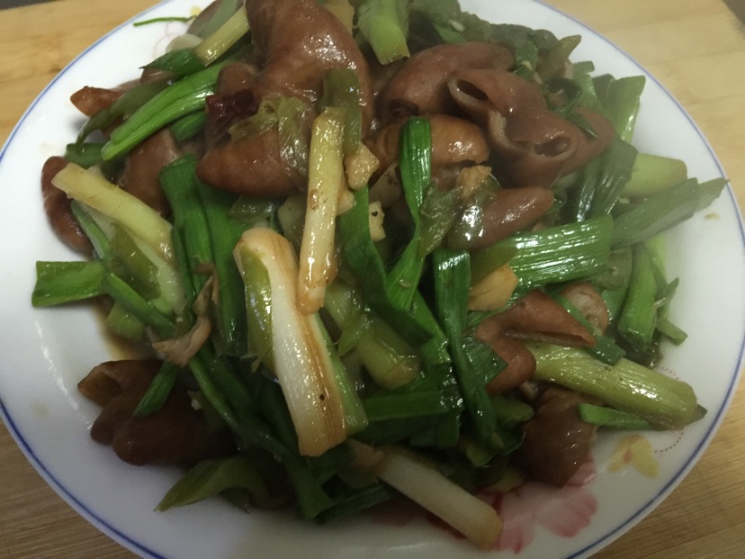 蒜苗烧大肠的做法图解5