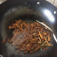 春笋干炒腊肉的做法图解9