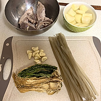 韩式土豆脊骨汤的做法图解1