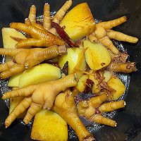超级下饭的鸡爪土豆煲软糯香辣的做法图解8