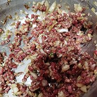 洋葱牛肉馄饨的做法图解2