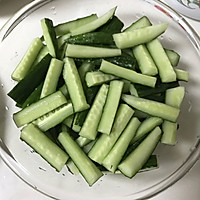 酸甜脆爽的腌黄瓜的做法图解2