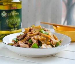 #金龙鱼橄榄油调和油520美食菜谱# 鲜香脆嫩的肉片炒笋椒的做法