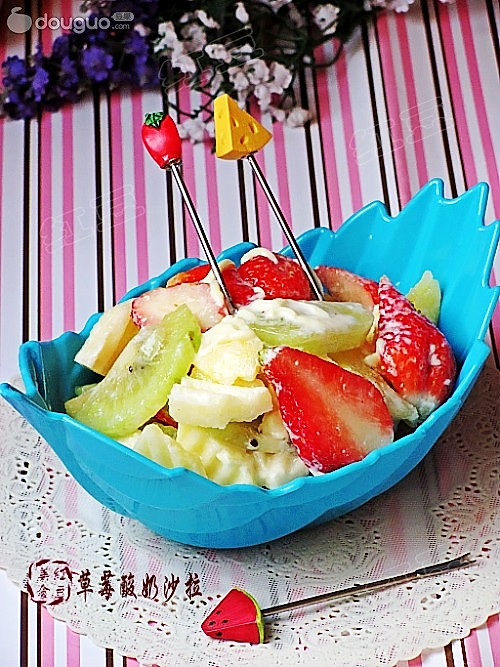 酸奶草莓沙拉