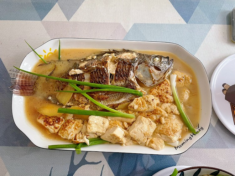 超鲜的罗非鱼焖豆腐的做法