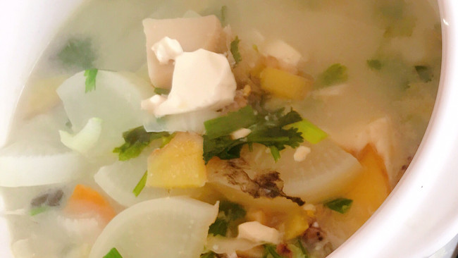 孕妇餐-鲫鱼萝卜杏鲍菇豆腐汤的做法