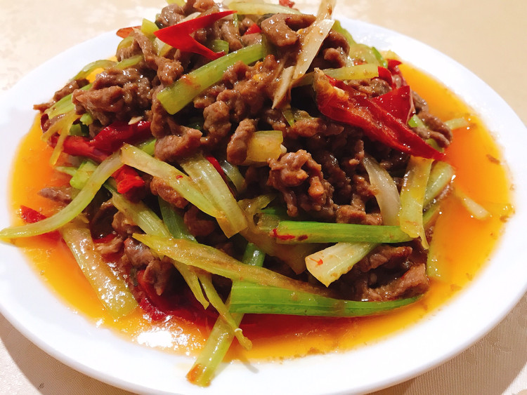 芹菜牛肉丝的做法